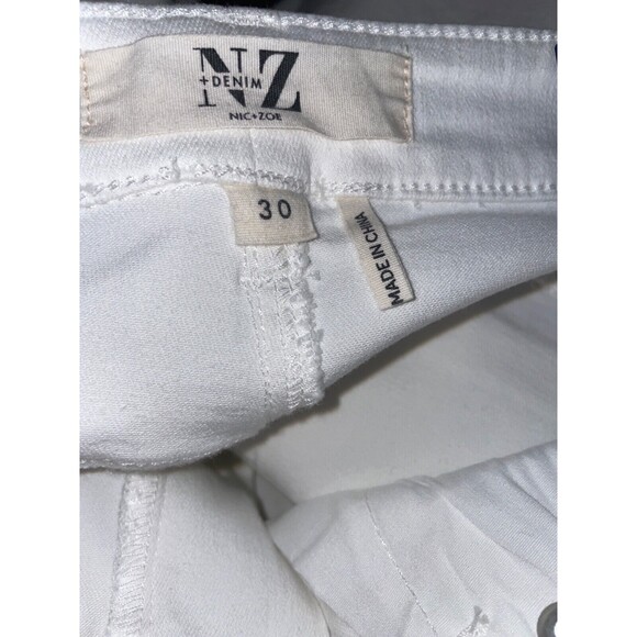 NIC+ZOE Cut-Off White Denim Shorts size 30 NWT Mid Rise 5” Inseam Relaxed Fit - Picture 7 of 10